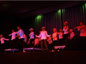 Der Tanz der Mira-Lobe-Schule beim Schulkonzert