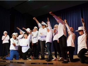 Die Schülerinnen und Schüler der Mira-Lobe-Schule beim Schulkonzert in Münster