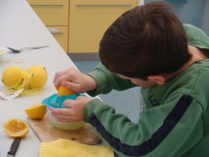 Bennet presst Zitronen aus