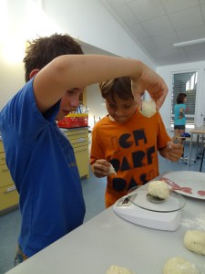 Wir backen Pizza (1)