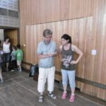 Thomas Meier von der Offenbach Post erkundigt sich bei Frau Funk über die Seiltrainingseinheit.