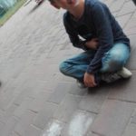 Wir mahlen das Getreide mit Steinen.