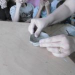 Wir töpfern eine Schale.